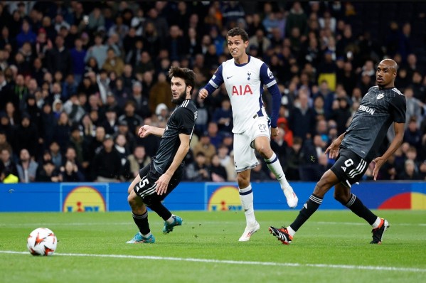 Soi kèo Cup C2 Tottenham Hotspur vs AZ chuẩn thắng